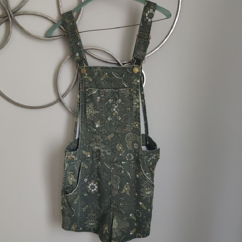 NWT $118 Anthropologie Pilcro Green Floral Overalls